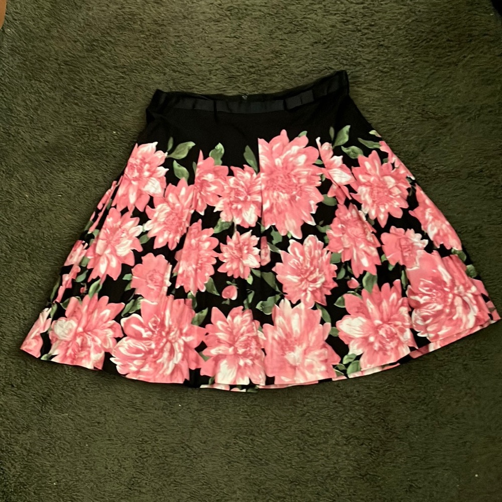 Pink floral skirt with ribbon bow detail. Size 9.